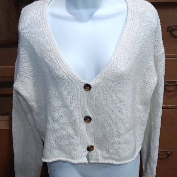 URBAN OUTFITTERS CROP sweater.  #5731 - Picture 4 of 7